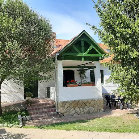 Natura Panzio&apartmanhaz * Orfu