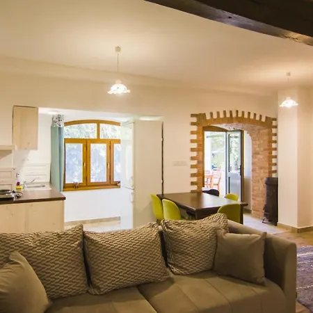 Natura Panzio&apartmanhaz Bed & Breakfast
