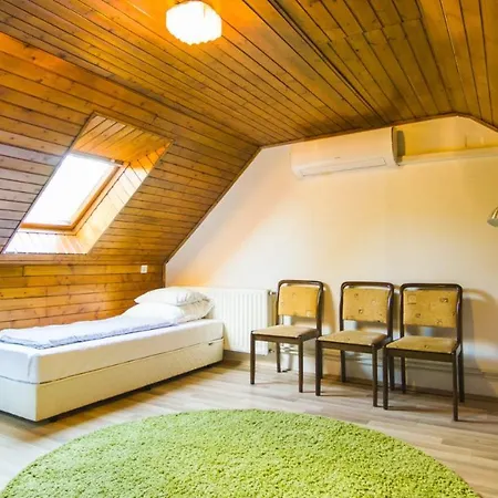 Natura Panzio&apartmanhaz Bed & Breakfast *
