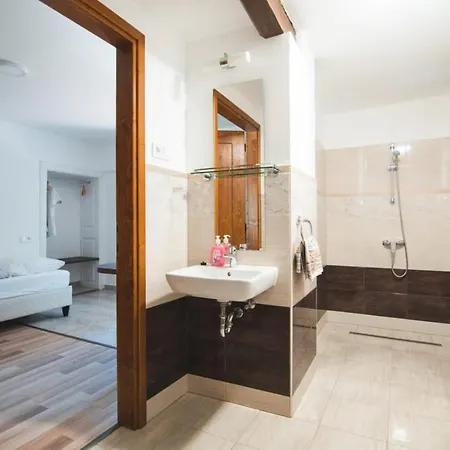Natura Panzio&apartmanhaz Bed & Breakfast *