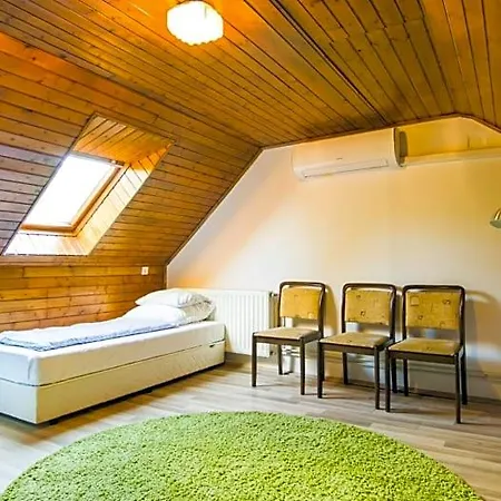 Natura Panzio&apartmanhaz Oda ve Kahvaltı 3*